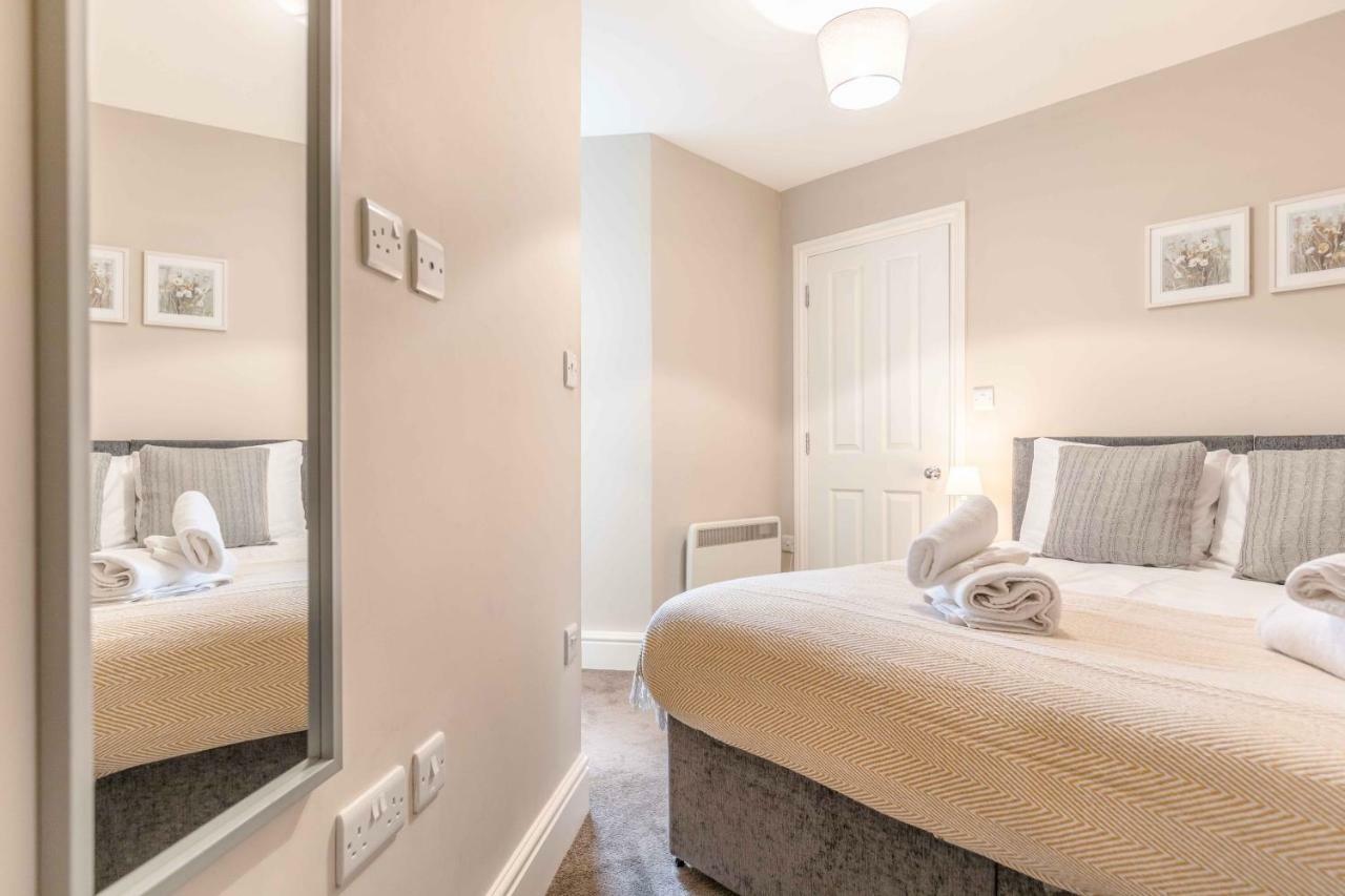 Modern Apartment Within Short Walk Of The Castle, High Street And Long Walk - Free Parking Windsor Luaran gambar