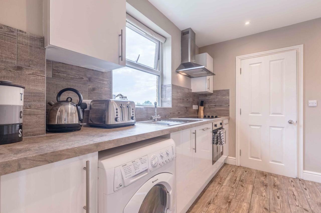 Modern Apartment Within Short Walk Of The Castle, High Street And Long Walk - Free Parking Windsor Luaran gambar