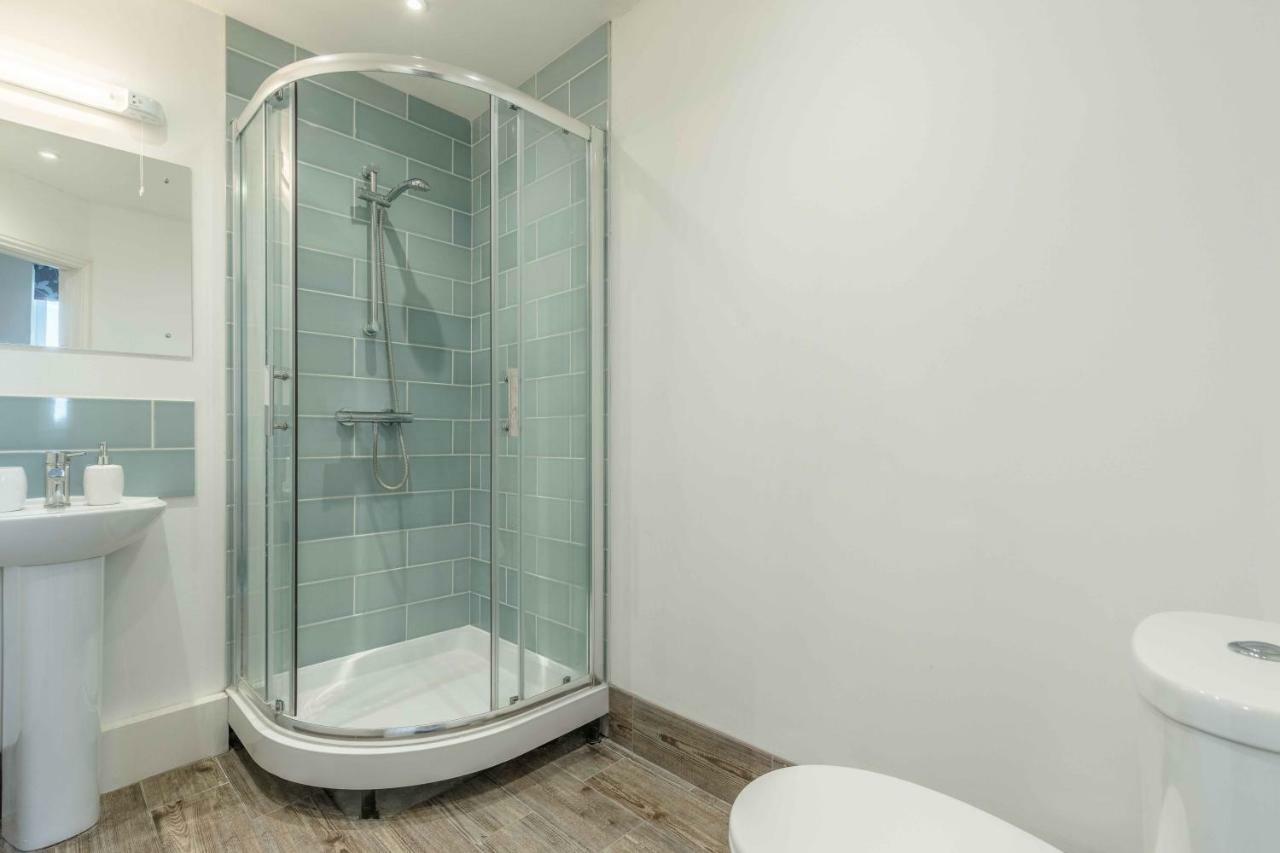 Modern Apartment Within Short Walk Of The Castle, High Street And Long Walk - Free Parking Windsor Luaran gambar