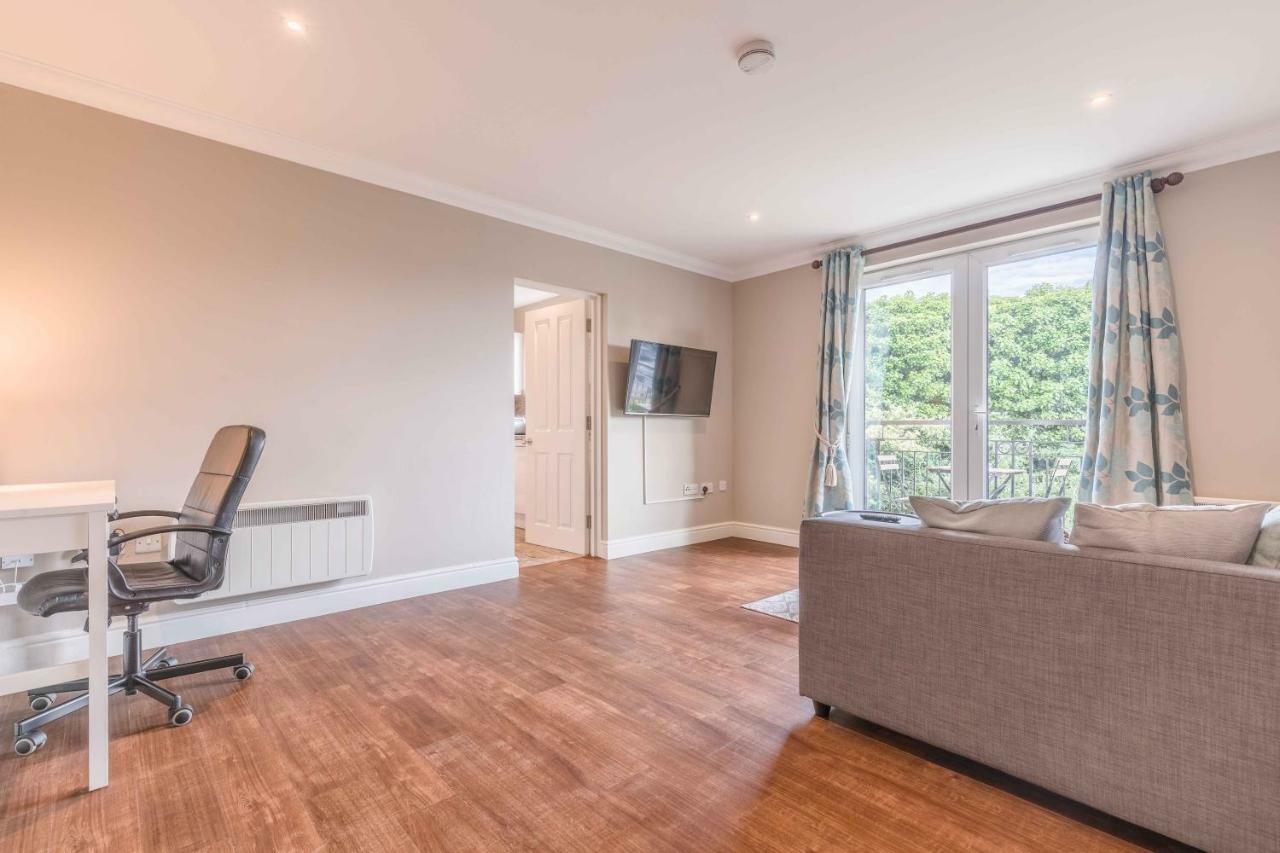 Modern Apartment Within Short Walk Of The Castle, High Street And Long Walk - Free Parking Windsor Luaran gambar